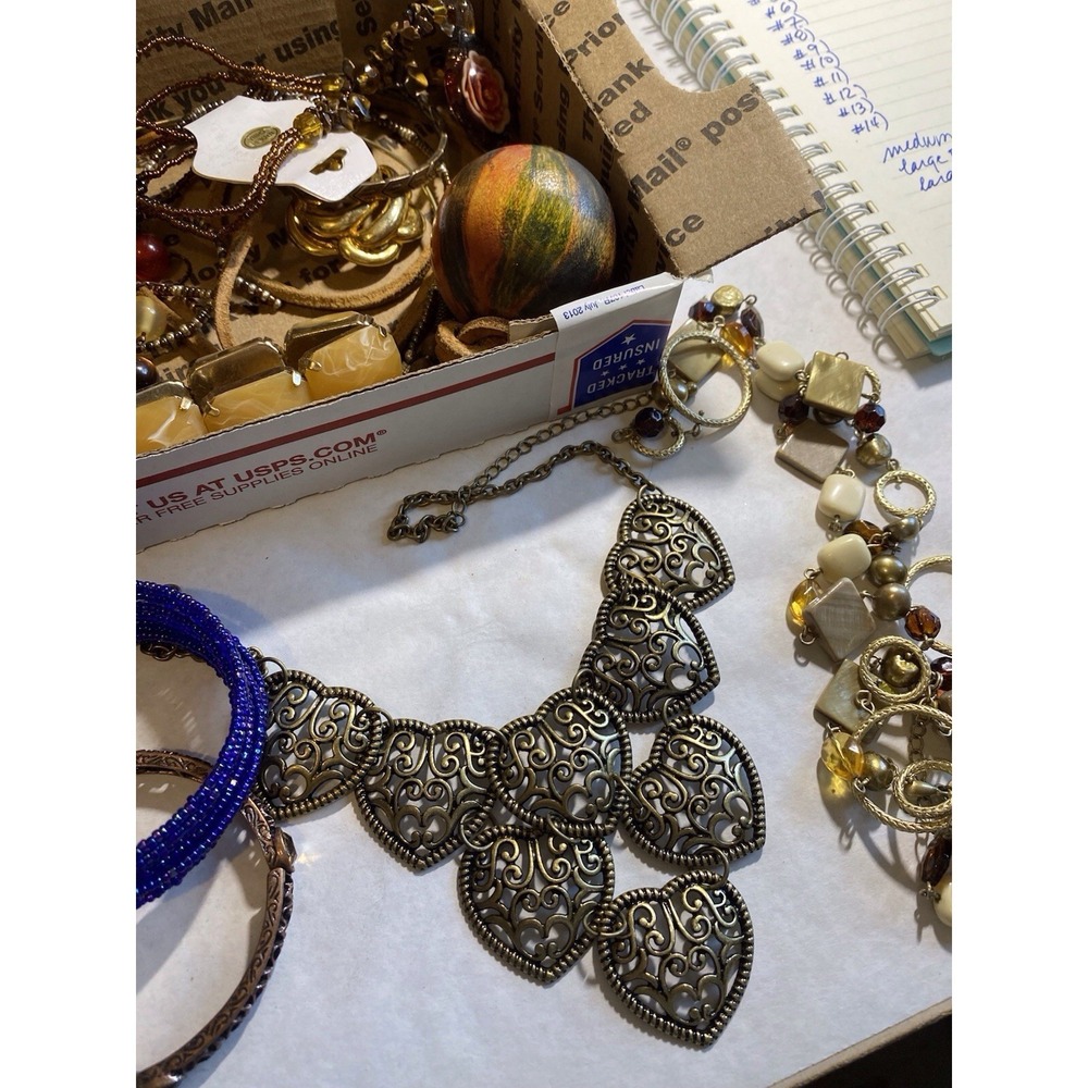 MIXED COSTUME JEWELRY LOT #8 SMALL FLAT RATE BOX 2lb4oz Wearable NOT Junk Craft - Picture 8 of 12